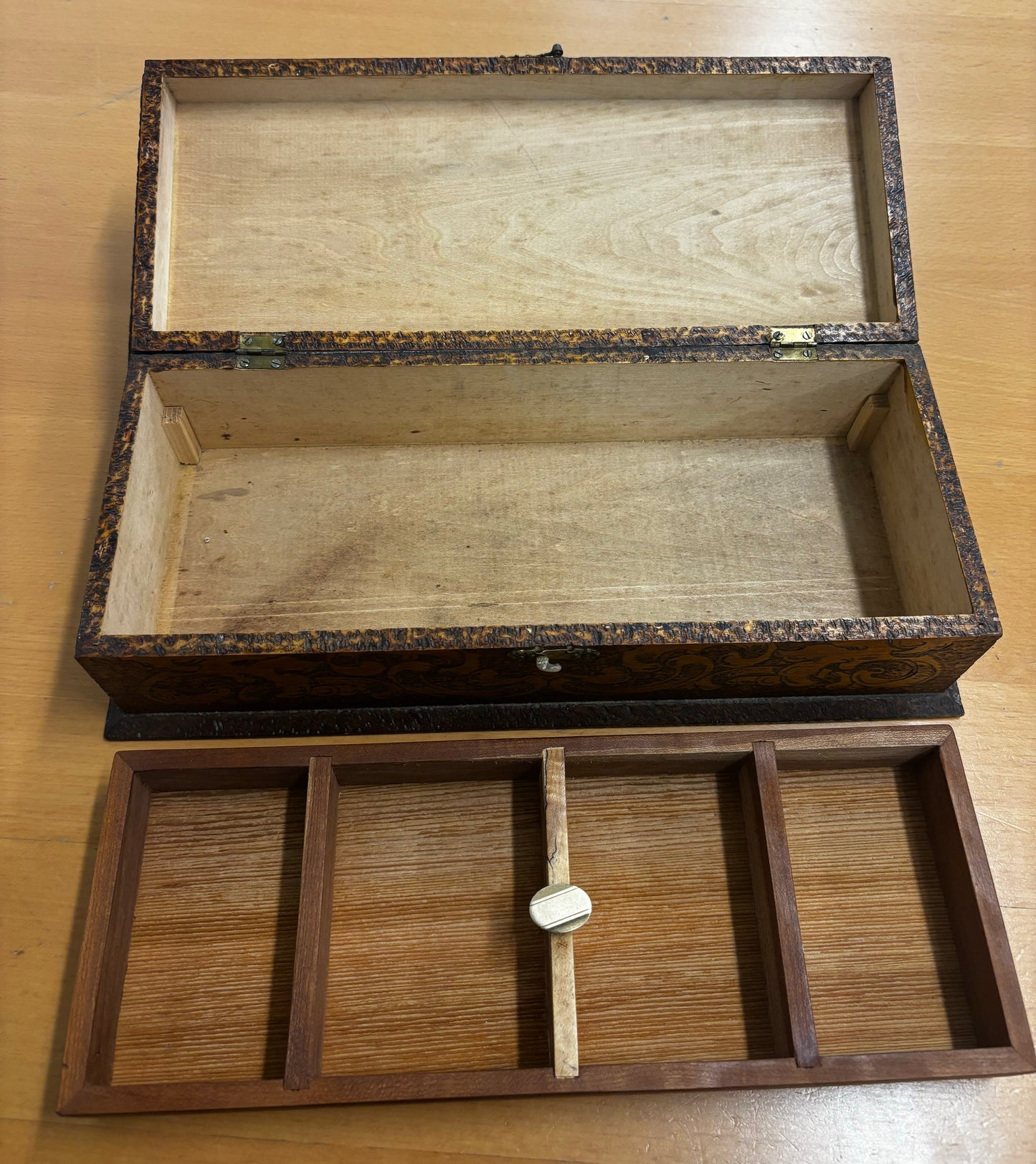 Wooden Antique Box - Don Mandigo